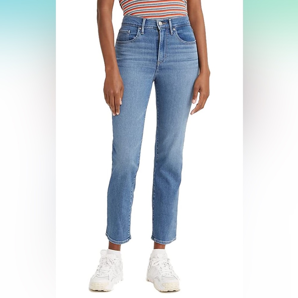 Levi’s women’s 724 straight leg short